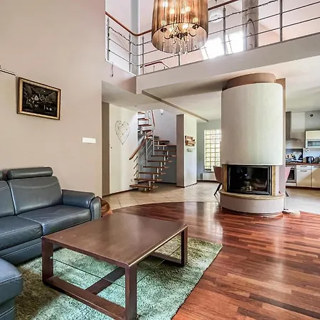 Five Bedroom Cozy In Jerzykowo
