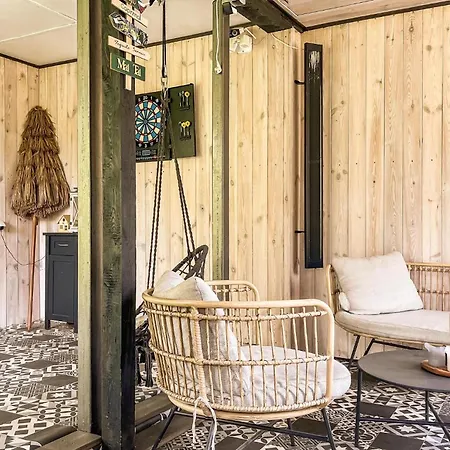 Five Bedroom Cozy In Casa de Férias
