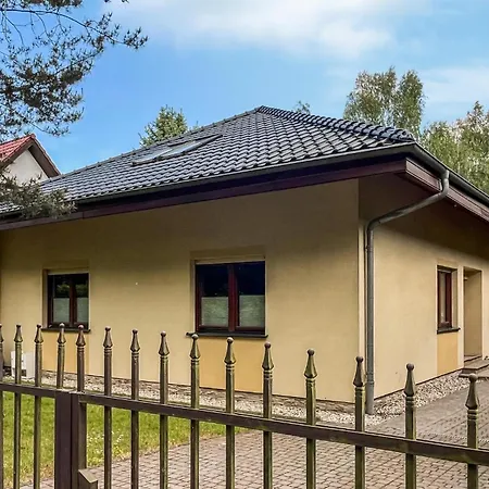 Casa de Férias Five Bedroom Cozy In