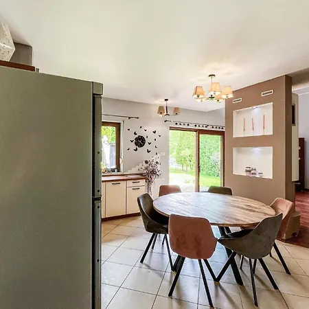 Five Bedroom Cozy In Casa de Férias *